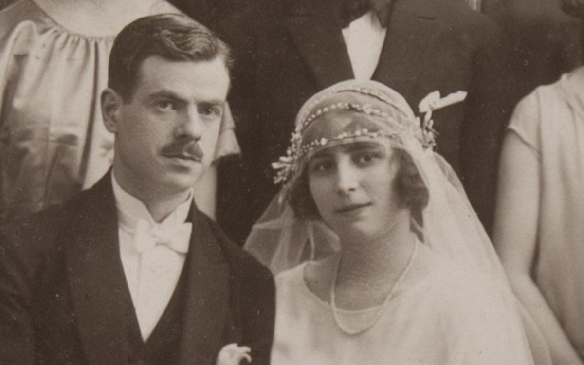 La robe de mariée : une histoire d'amour cousue de fil blanc.