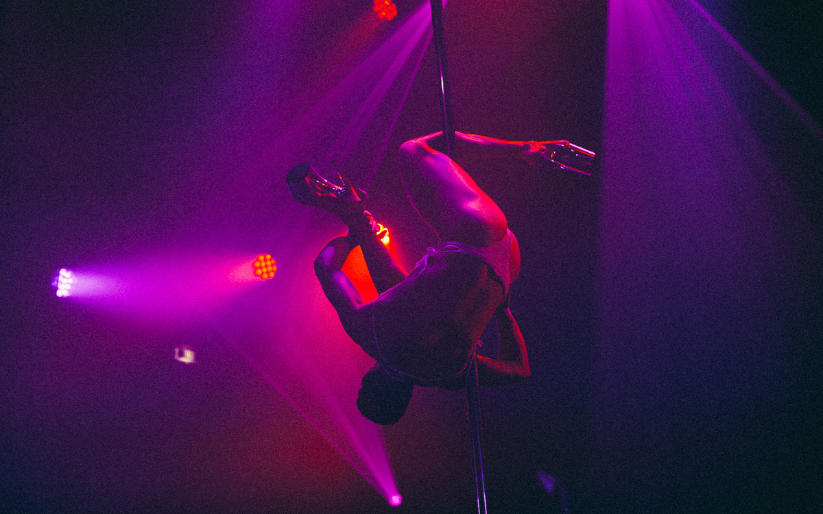 Atelier de Pole Dance à La Machine du Moulin Rouge