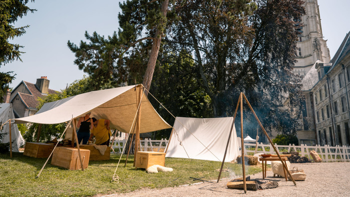 Campement et démonstrations de la Branno Teuta