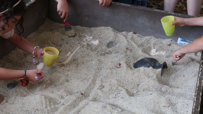 Atelier "Fouille d'une tombe romaine"