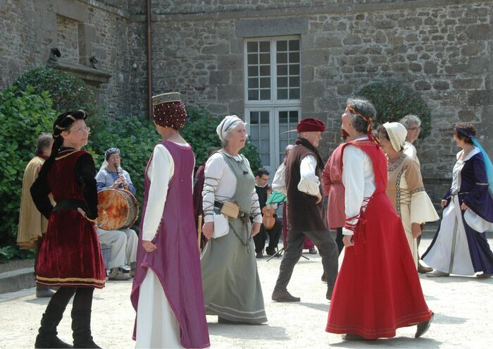 Bal médiéval costumé et musiques anciennes