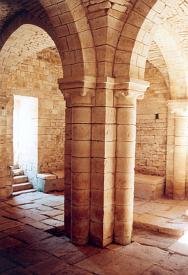 Exposition : tenues et objets liturgiques locaux