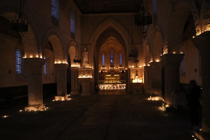 Lumières dans l'église de Ryes