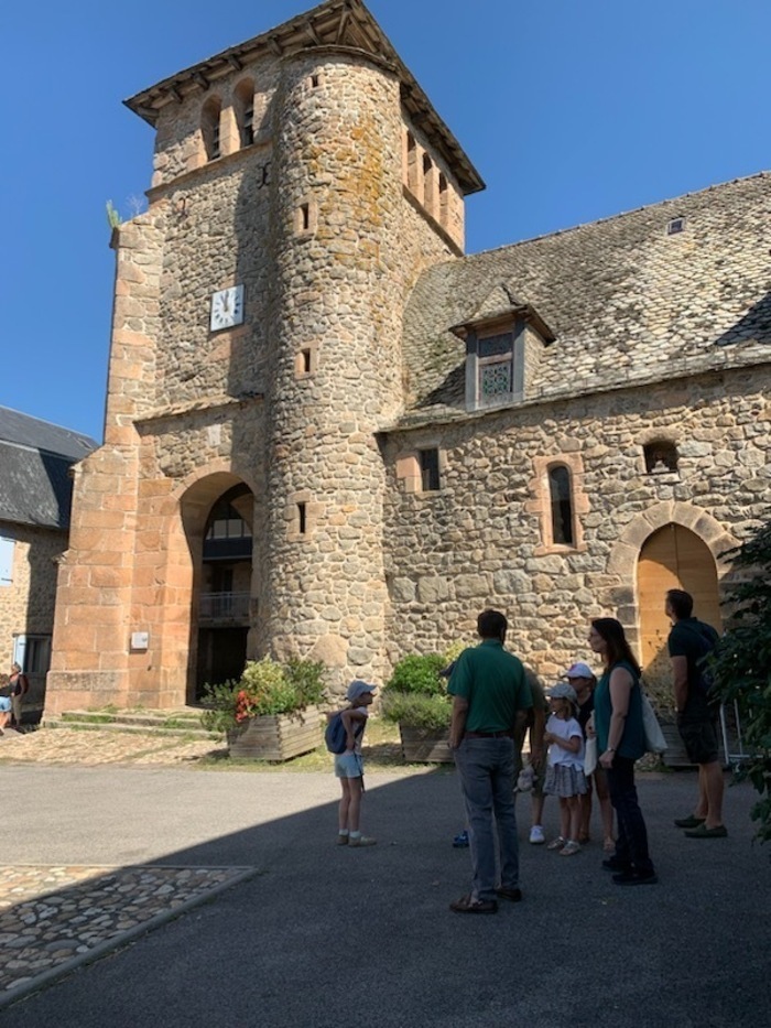 Visite libre d'une église en granit rose