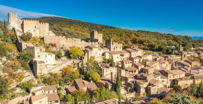Tours et détours dans le vieux bourg