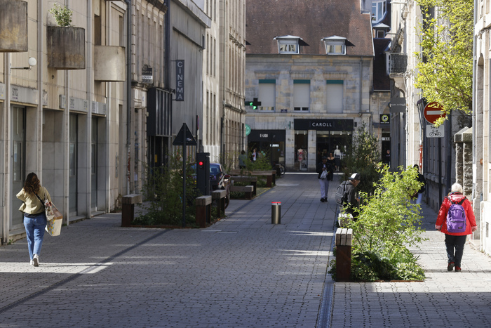 De la rue Gambetta à la place de la Révolution