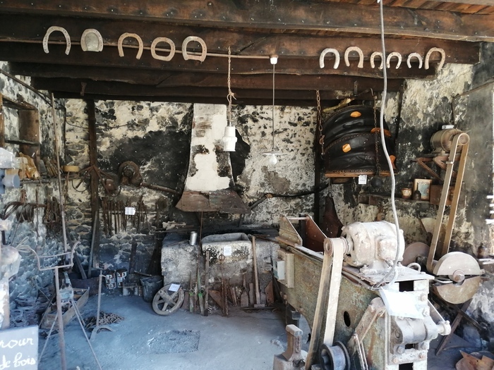 Découverte de la forge et des métiers anciens