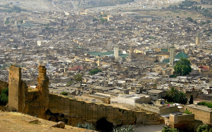 Genèse et évolution urbaine de la médina de Fès : Un urbanisme millénaire, résilient et durable