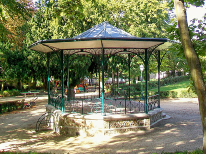 Concert au kiosque du jardin de la ville