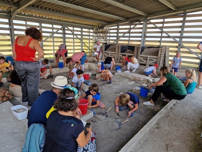 Atelier participatif « Découverte de l’archéologie » de 11h à 12h.