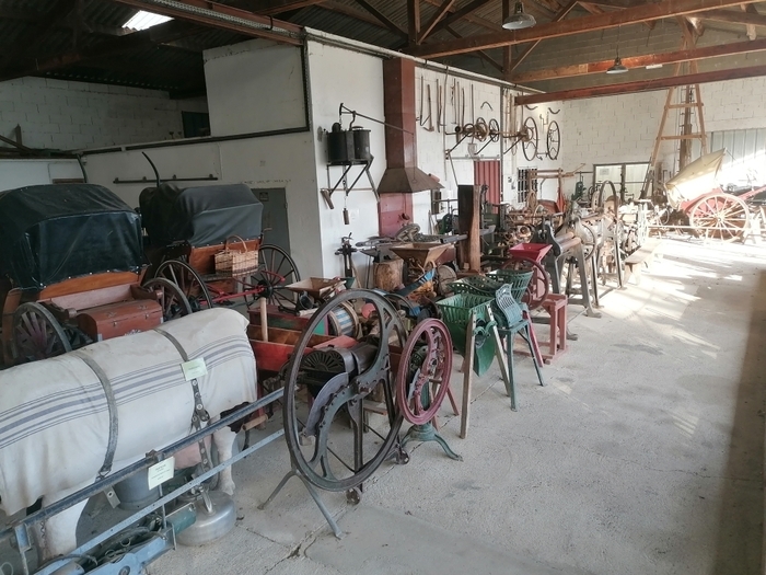 Visite guidée d'un musée d'outils anciens