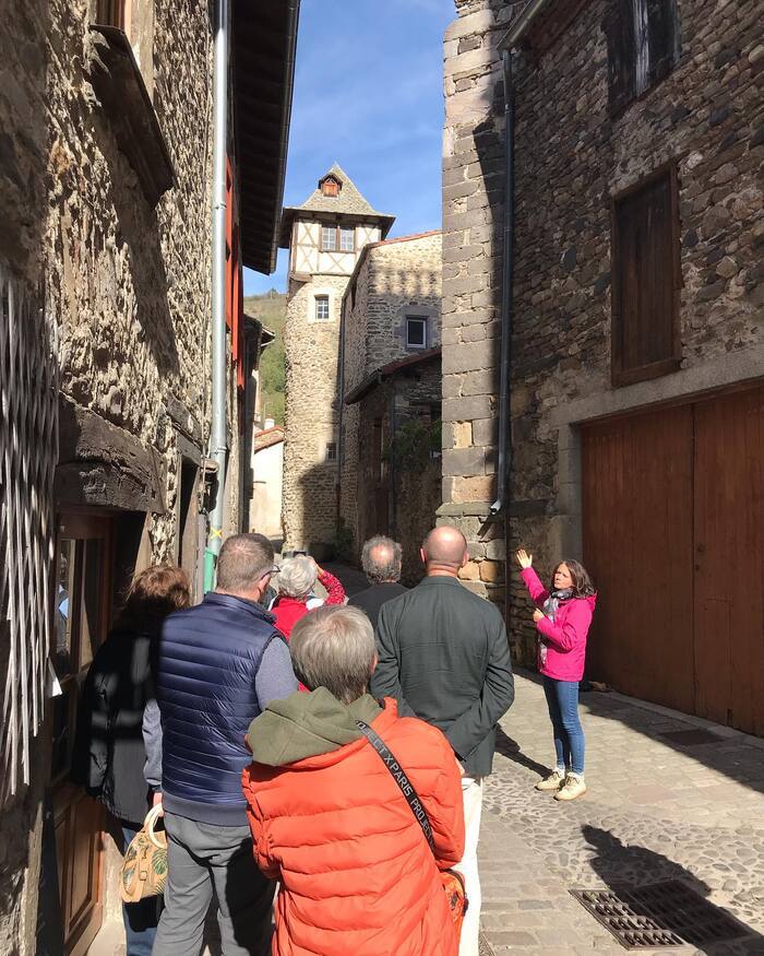 Balade commentée dans le bourg de Blesle "Tours et détours"