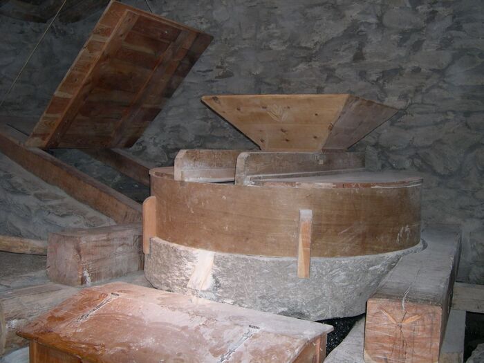 Démonstration "Farine" aux moulins de Saint-André hameau de Pralognan