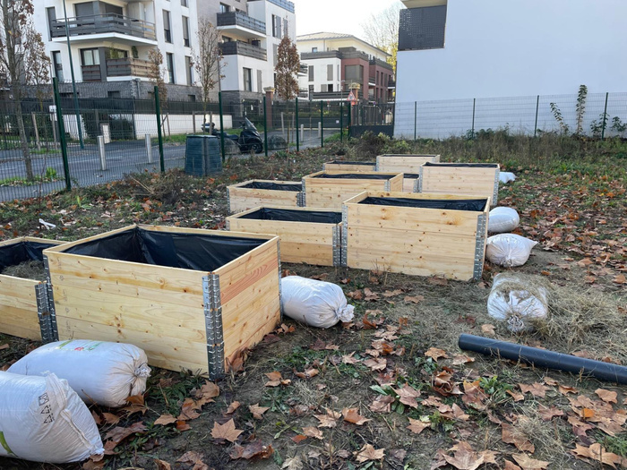 Jeu-défi nature pollinisateurs au jardin pédagogique de Pontoise