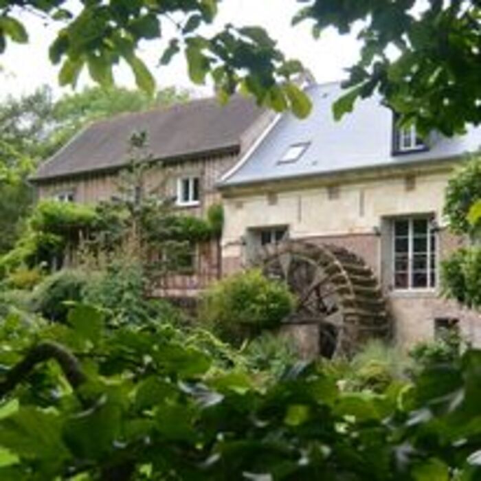 Visite du jardin de 2 ha autour d'un mouleau à eau du XIXe siècle et sa roue restaurée à l'identique