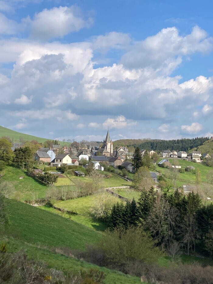 Jeu de piste dans le bourg de Marcenat, Cantal