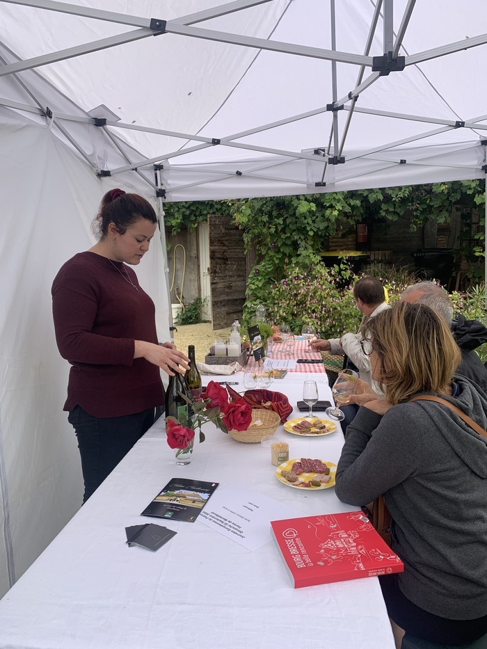 Découverte d’une ferme bressane à cheminée sarrasine et atelier de fabrication de mocktails