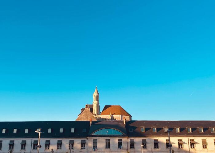 Visite guidée du rectorat de Poitiers sur le site de l'abbaye médiévale de Saint-Jean-de-Montierneuf