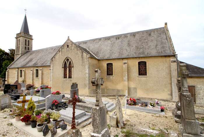 Présentation insolite de l'église Saint-Sylvestre de Lantheuil et de ses abords